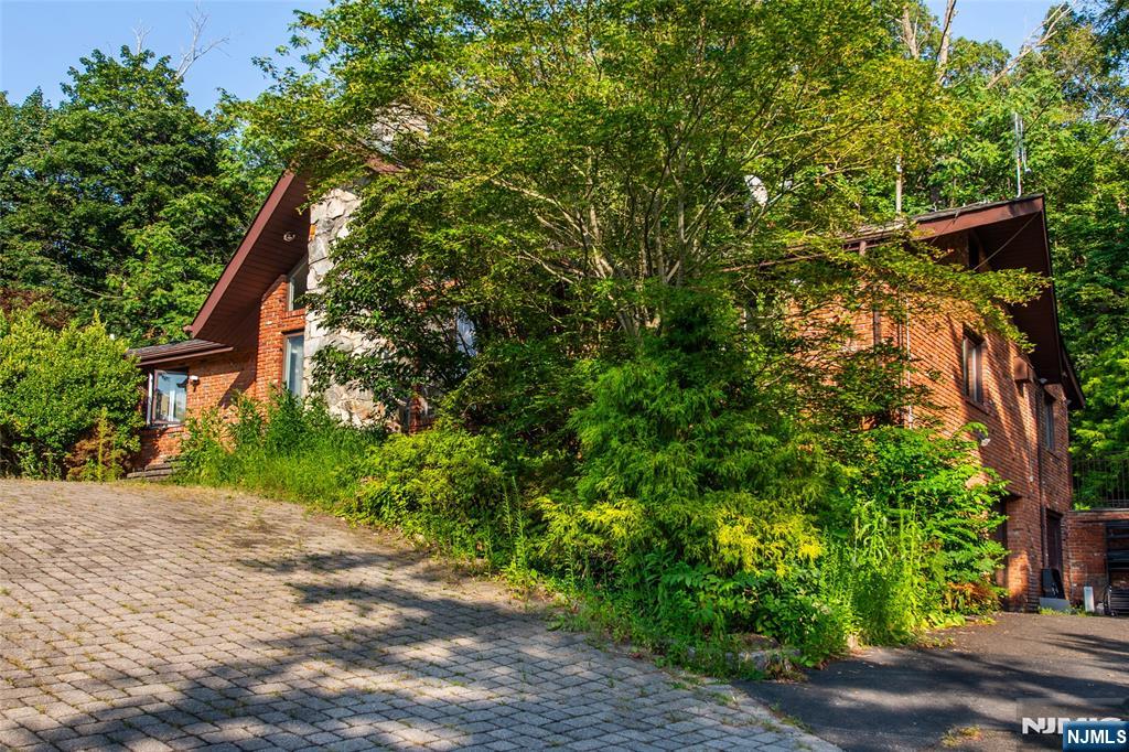 Homes for sale in Warren, NJ | 112 King George Rd, Warren, NJ 07059 | MLS# 25028841