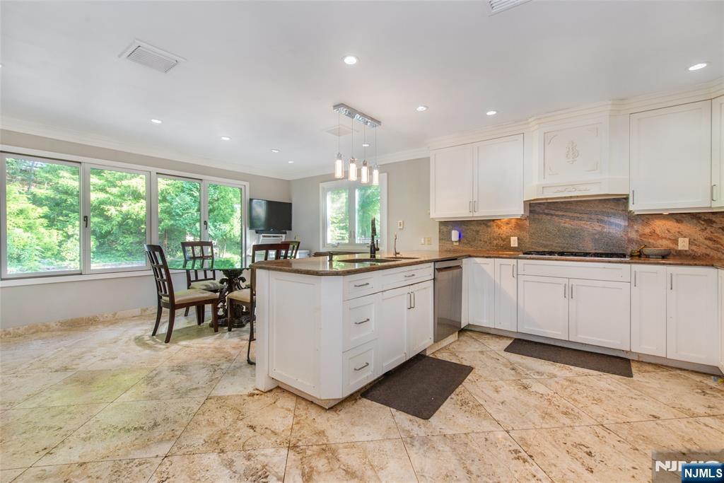 Homes for sale in Warren, NJ | 112 King George Rd, Warren, NJ 07059 | MLS# 25028841