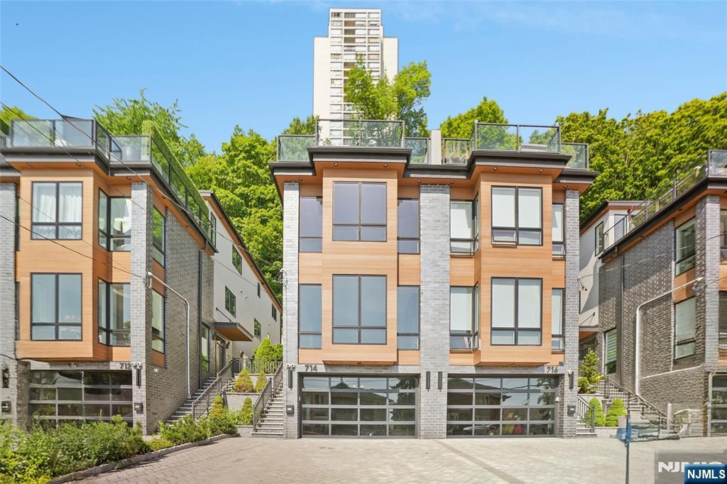 $1,699,000 Townhouse