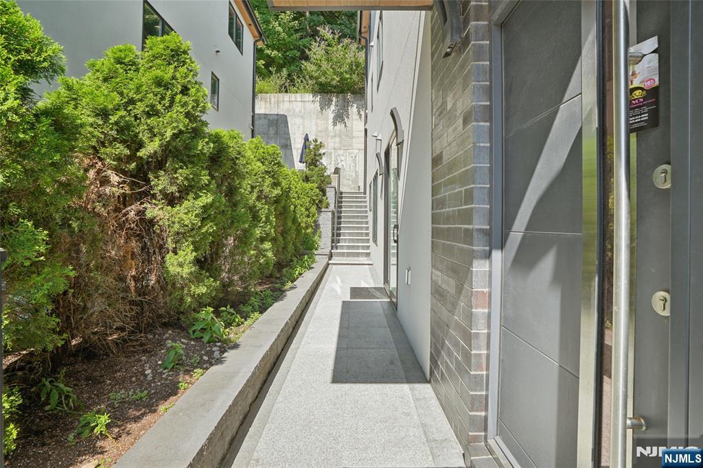 Homes for sale in Edgewater, NJ | 714 Undercliff Ave #714, Edgewater, NJ 07020 | MLS# 25028871