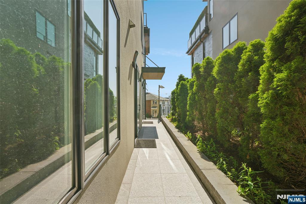 Homes for sale in Edgewater, NJ | 714 Undercliff Ave #714, Edgewater, NJ 07020 | MLS# 25028871