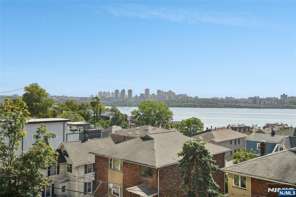 Homes for sale in Edgewater, NJ | 714 Undercliff Ave #714, Edgewater, NJ 07020 | MLS# 25028871