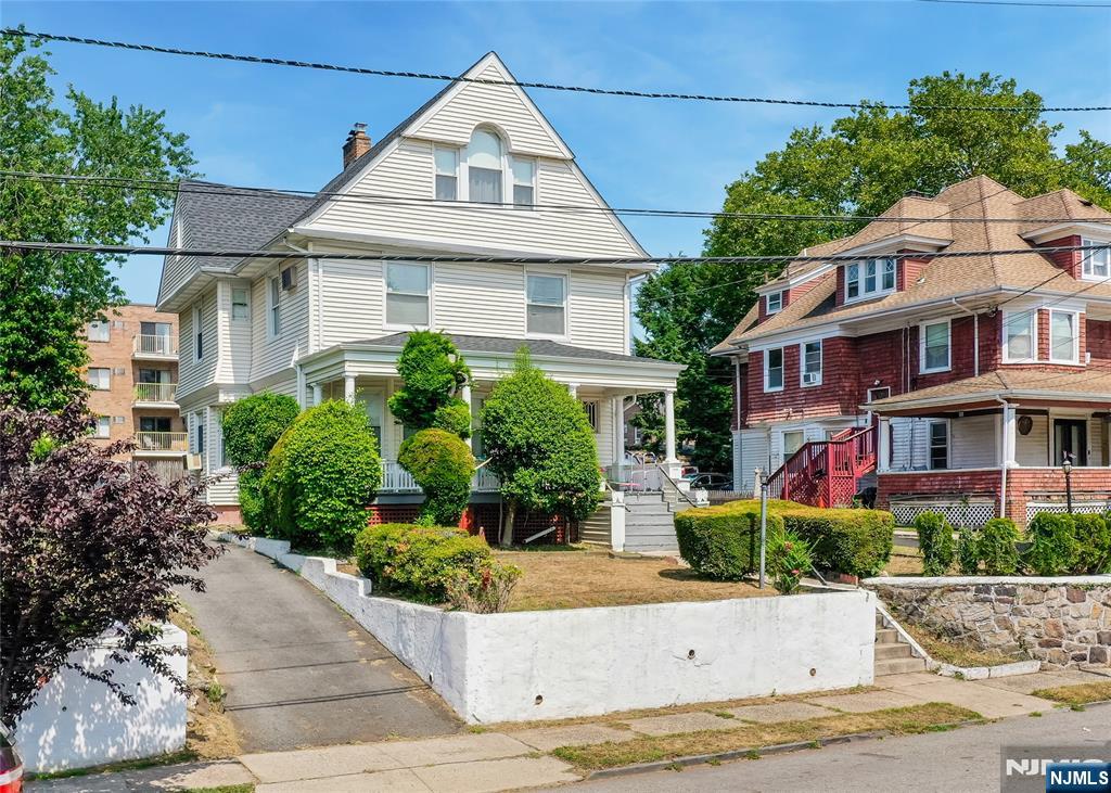 Homes for sale in Hackensack, NJ | 240 Hamilton Pl, Hackensack, NJ 07601 | MLS# 25028949