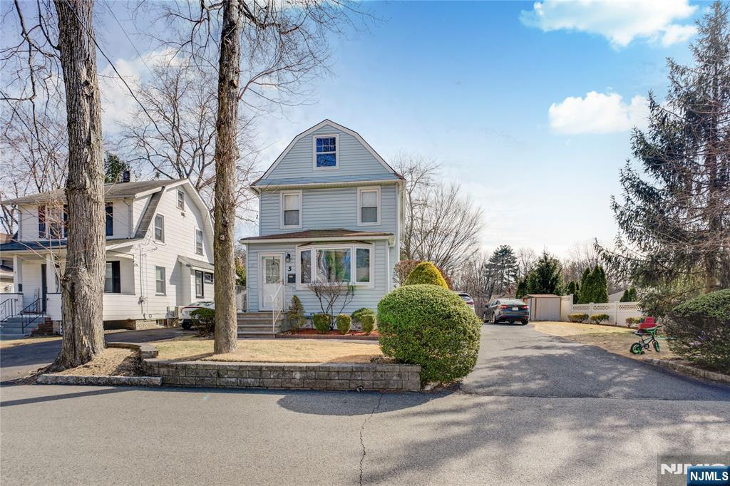 Homes for sale in Dumont, NJ | 5 Lawrence Ave, Dumont, NJ 07628 | MLS# 25028975