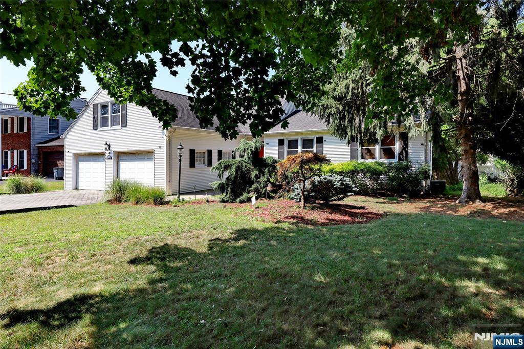 Homes for sale in Dumont, NJ | 5 Campi Ct, Dumont, NJ 07628 | MLS# 25028990