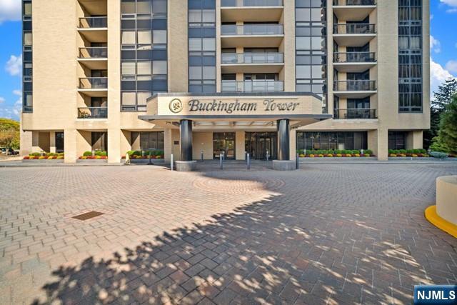 $985,000 Condo