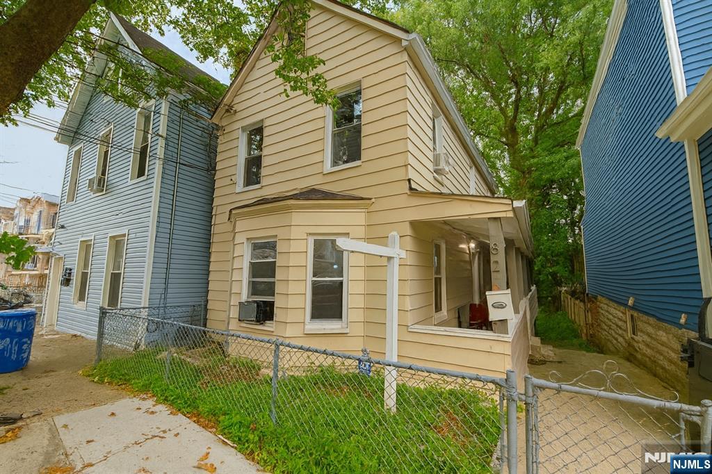 $300,000 Colonial