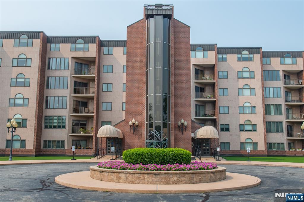 $672,000 Condo