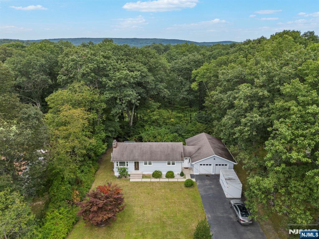 Homes for sale in Jefferson Township, NJ | 7 Pawnee Trl, Jefferson Township, NJ 07438 | MLS# 25029099