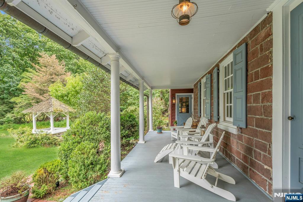 Homes for sale in Park Ridge, NJ | 142 Pascack Rd, Park Ridge, NJ 07656 | MLS# 25029107