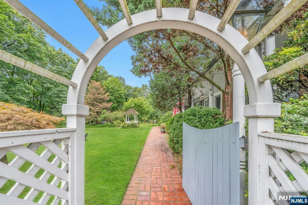 Homes for sale in Park Ridge, NJ | 142 Pascack Rd, Park Ridge, NJ 07656 | MLS# 25029107