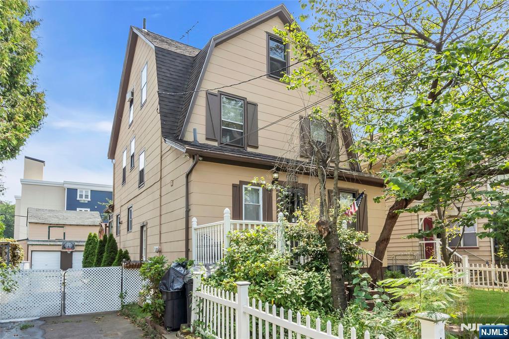 Homes for sale in Bloomfield, NJ | 185 State St, Bloomfield, NJ 07003 | MLS# 25029153