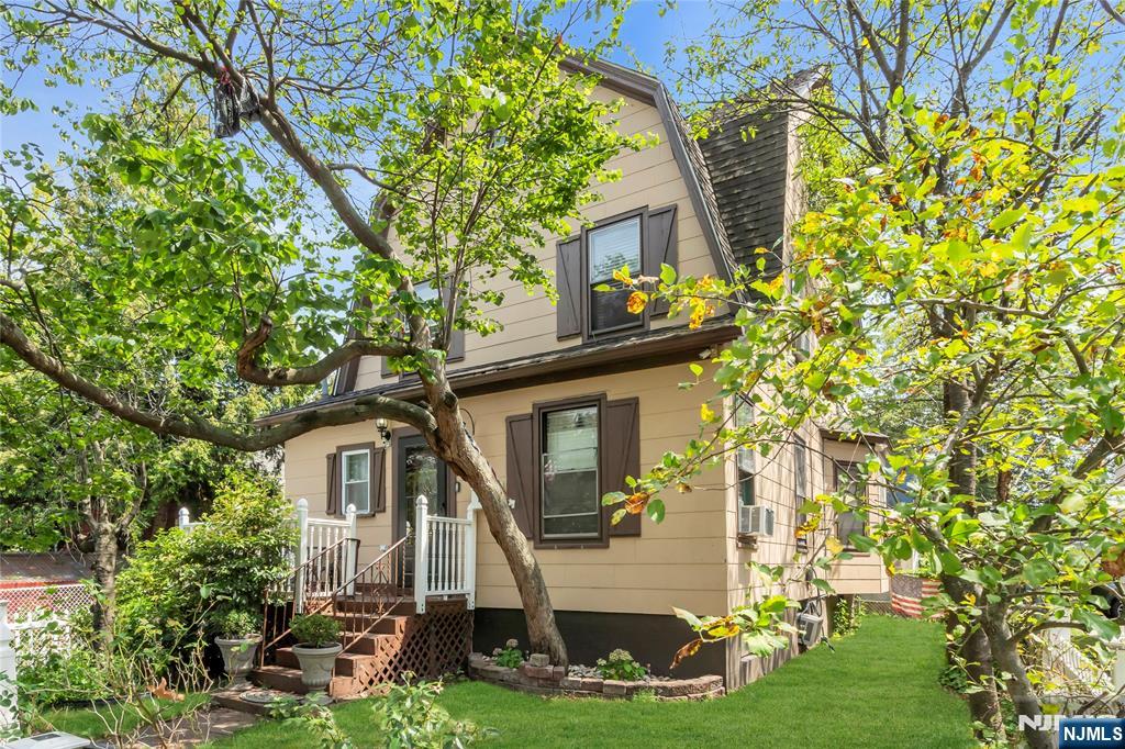 Homes for sale in Bloomfield, NJ | 185 State St, Bloomfield, NJ 07003 | MLS# 25029153