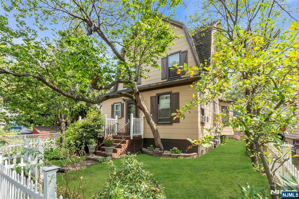 Homes for sale in Bloomfield, NJ | 185 State St, Bloomfield, NJ 07003 | MLS# 25029153