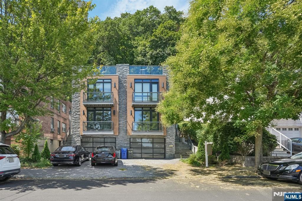 Homes for sale in Edgewater, NJ | 746 Undercliff Ave #A, Edgewater, NJ 07020 | MLS# 25029192