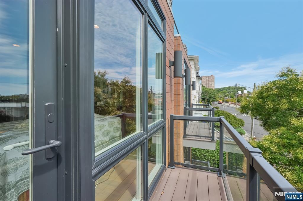 Homes for sale in Edgewater, NJ | 746 Undercliff Ave #A, Edgewater, NJ 07020 | MLS# 25029192