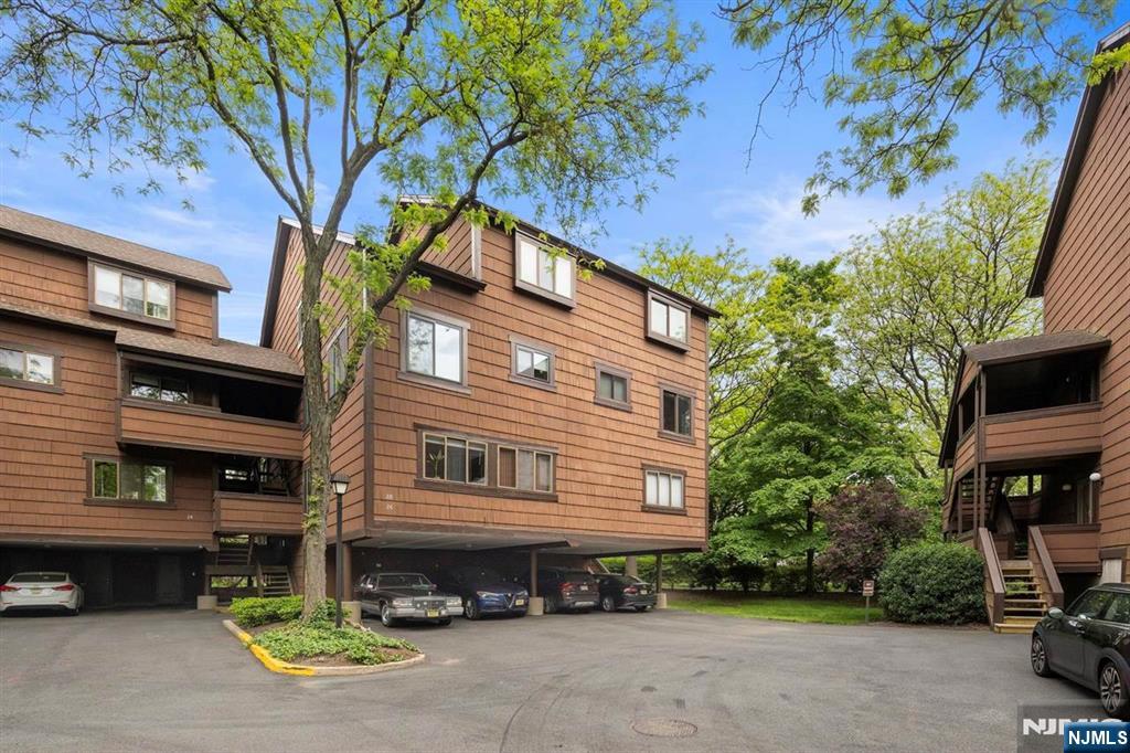 $574,500 Condo