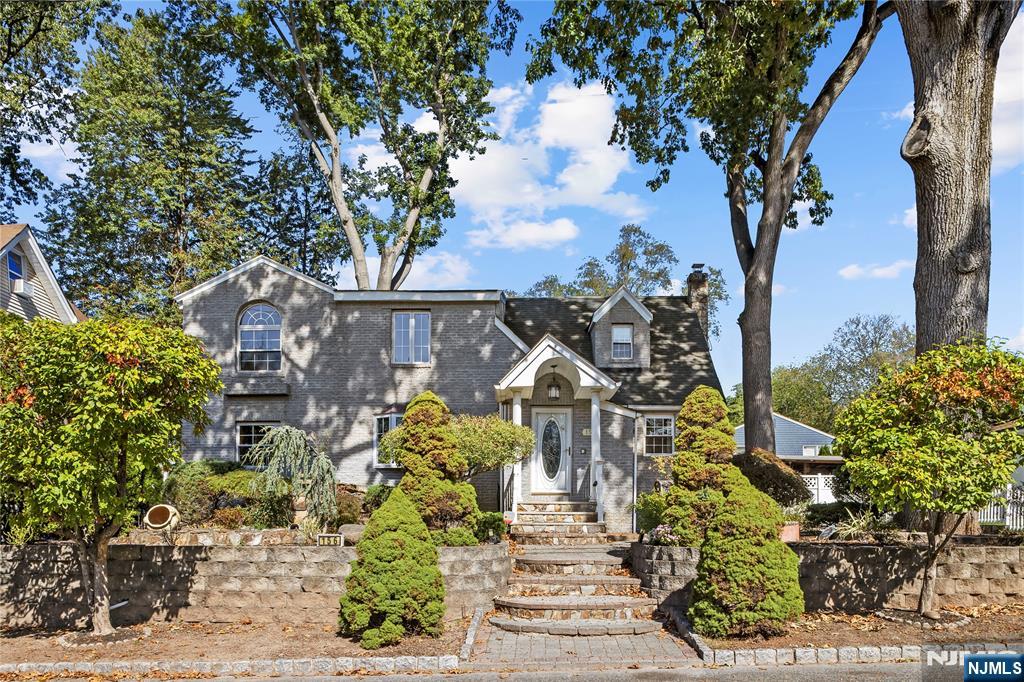 Homes for sale in Dumont, NJ | 156 E Linden Ave, Dumont, NJ 07628 | MLS# 25029229