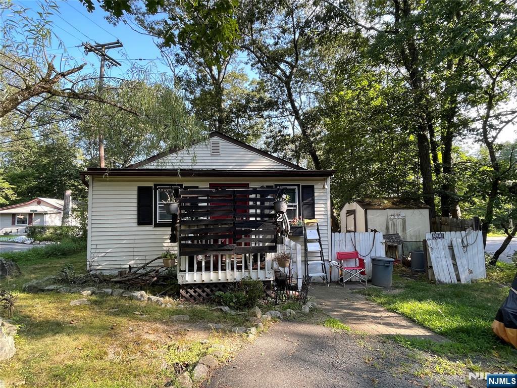 Homes for sale in Hopatcong, NJ | 2 Lincoln Trl, Hopatcong, NJ 07843 | MLS# 25029236