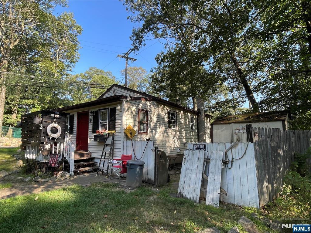 Homes for sale in Hopatcong, NJ | 2 Lincoln Trl, Hopatcong, NJ 07843 | MLS# 25029236