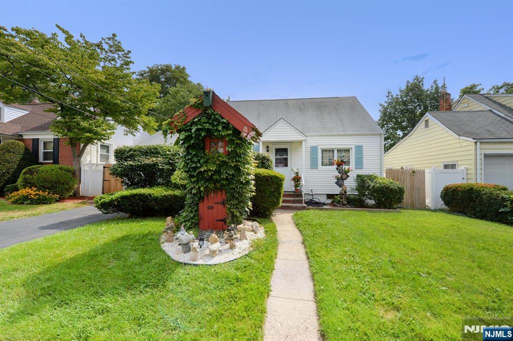 Homes for sale in Bergenfield, NJ | 17 S Paula Dr, Bergenfield, NJ 07621 | MLS# 25029254