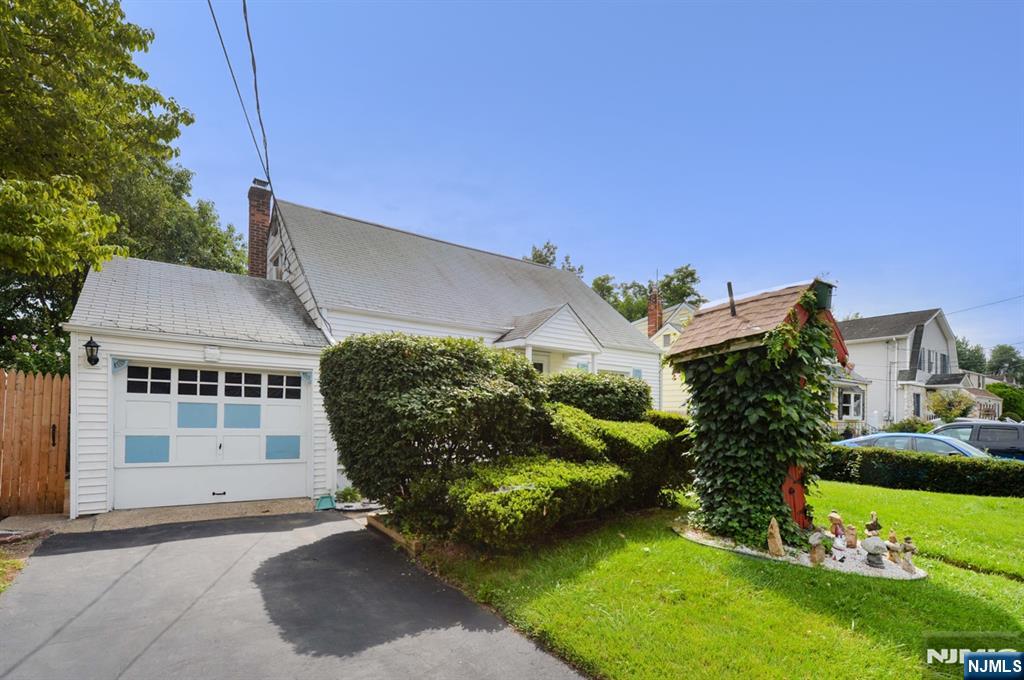 Homes for sale in Bergenfield, NJ | 17 S Paula Dr, Bergenfield, NJ 07621 | MLS# 25029254