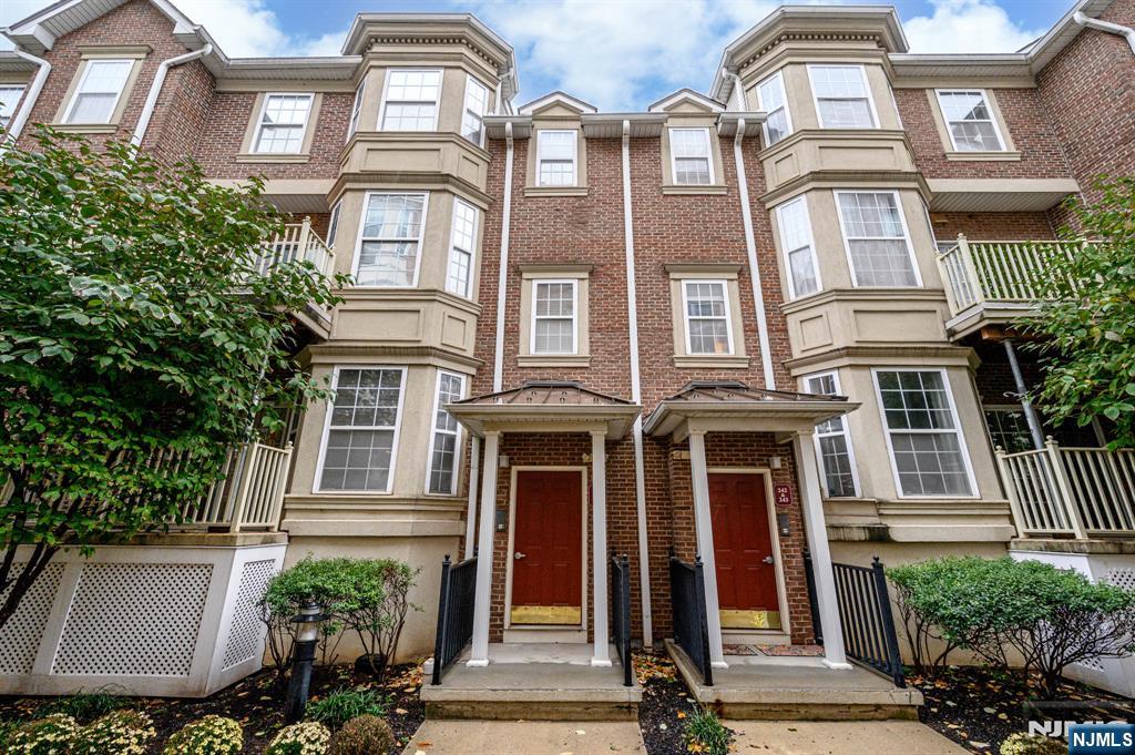 $470,000 Townhouse
