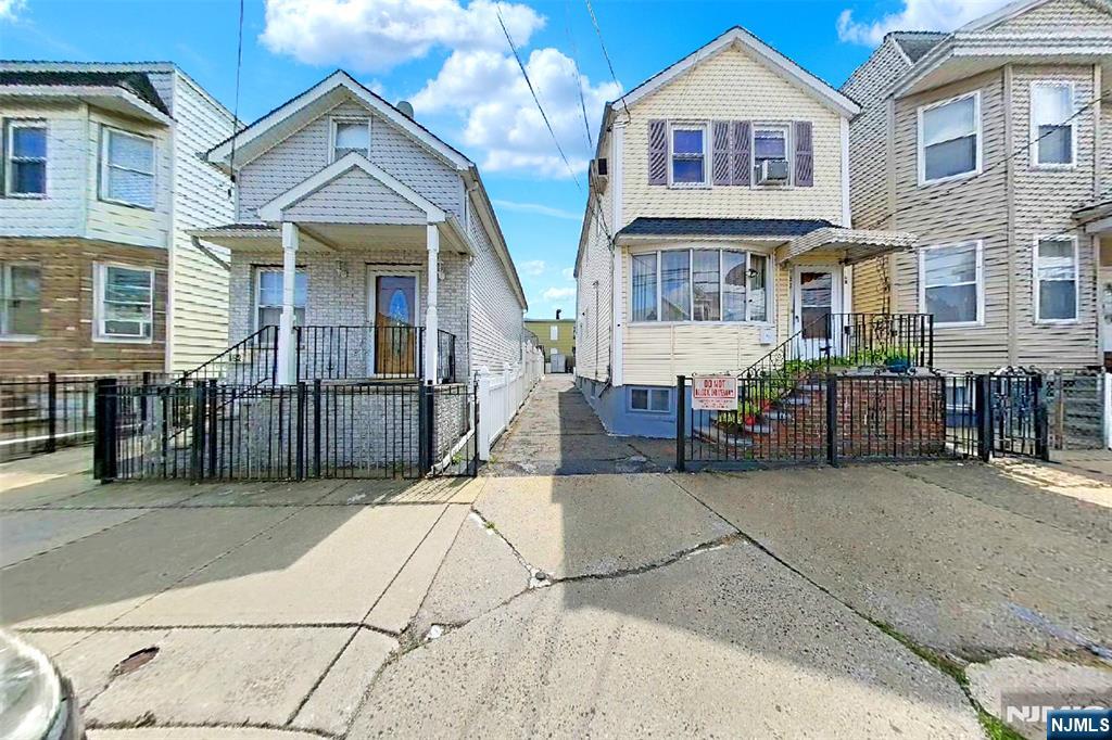 Homes for sale in Kearny, NJ | 160 Tappan St, Kearny, NJ 07032 | MLS# 25029351