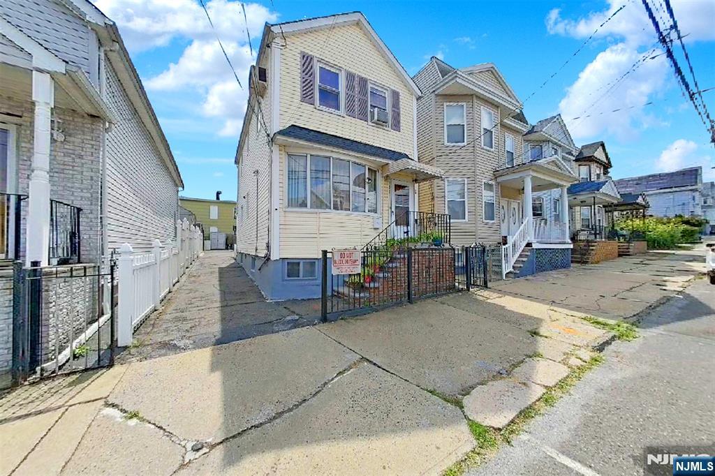 Homes for sale in Kearny, NJ | 160 Tappan St, Kearny, NJ 07032 | MLS# 25029351