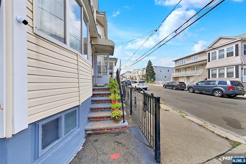 Homes for sale in Kearny, NJ | 160 Tappan St, Kearny, NJ 07032 | MLS# 25029351