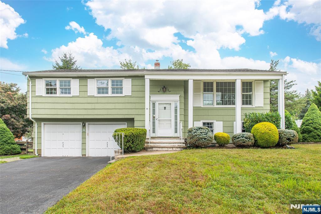 $699,900 Bi-Level