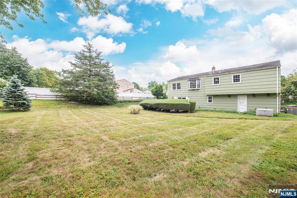 Homes for sale in Wayne, NJ | 11 Kimberly Pl, Wayne, NJ 07470 | MLS# 25029380