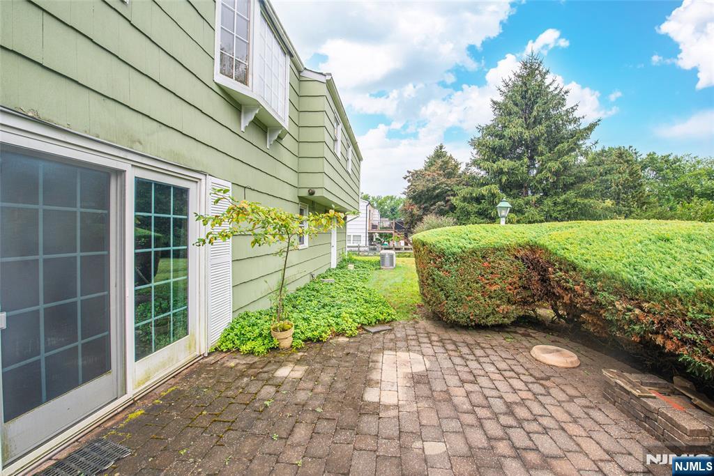 Homes for sale in Wayne, NJ | 11 Kimberly Pl, Wayne, NJ 07470 | MLS# 25029380