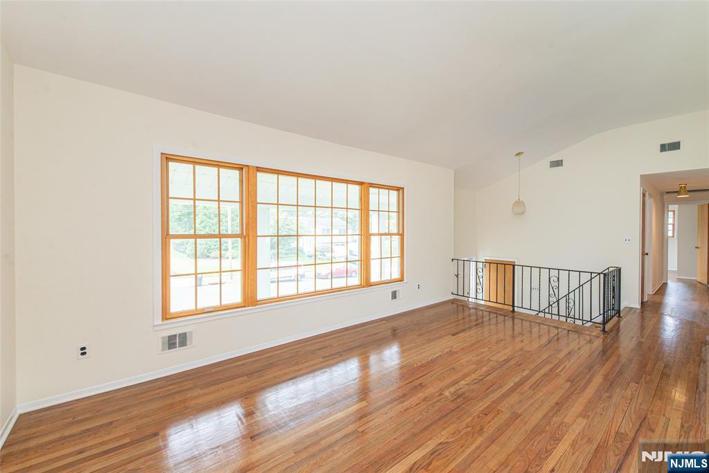 Homes for sale in Wayne, NJ | 11 Kimberly Pl, Wayne, NJ 07470 | MLS# 25029380