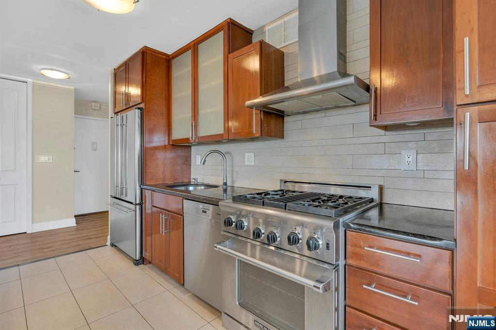 Homes for sale in Fort Lee, NJ | 2000 Linwood Ave #21S, Fort Lee, NJ 07024 | MLS# 25029458