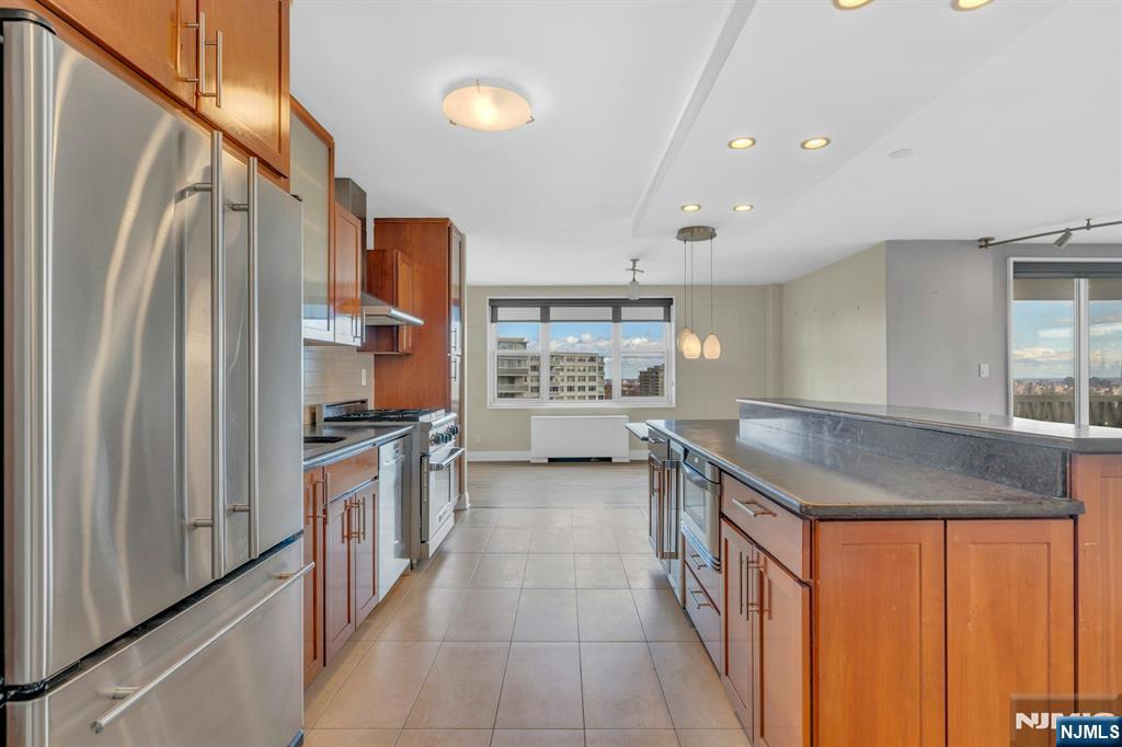 Homes for sale in Fort Lee, NJ | 2000 Linwood Ave #21S, Fort Lee, NJ 07024 | MLS# 25029458