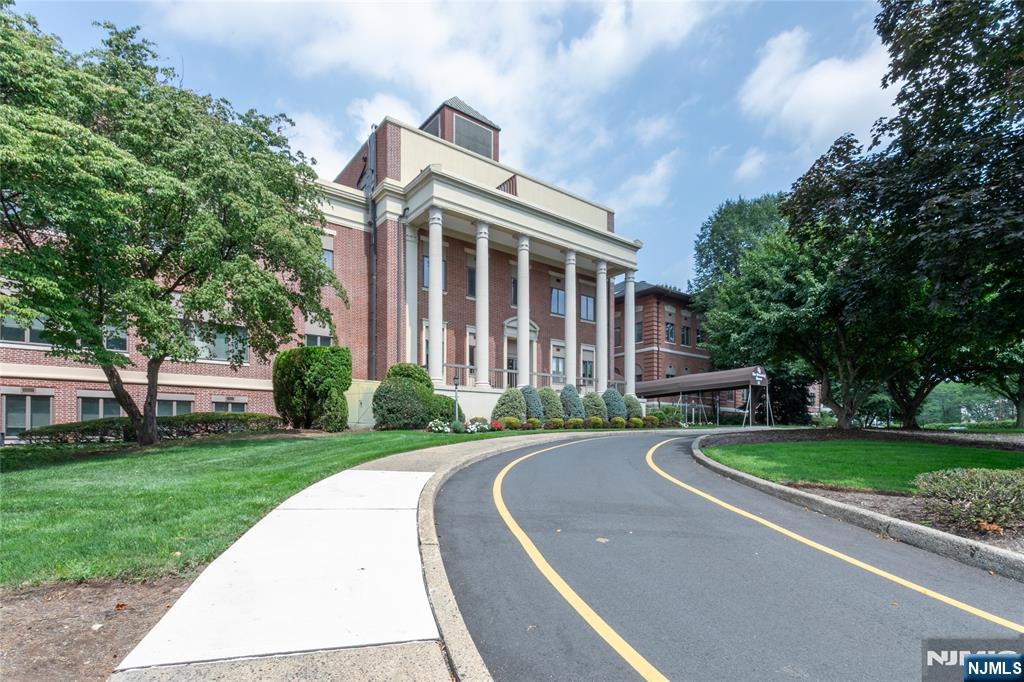$709,000 Condo