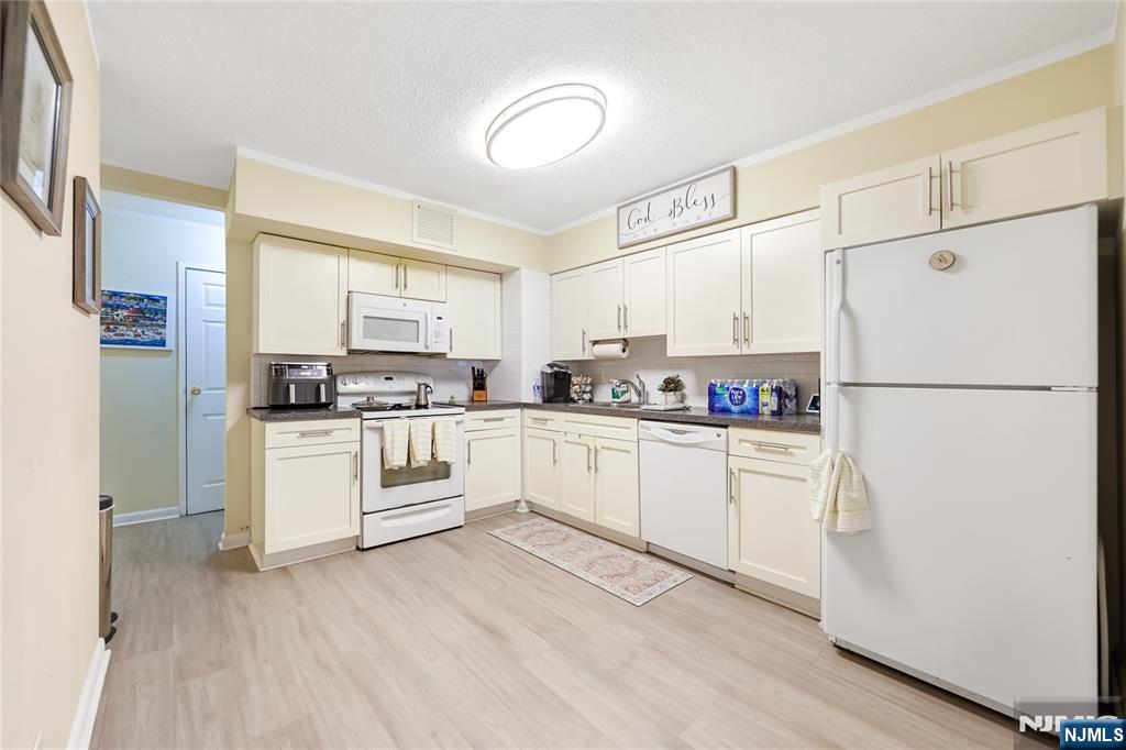 Homes for sale in Hackensack, NJ | 344 Prospect Ave #4C, Hackensack, NJ 07601 | MLS# 25029564