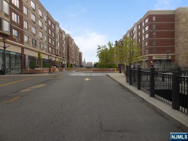 Homes for sale in Edgewater, NJ | 1210 City Pl, Edgewater, NJ 07020 | MLS# 25029569