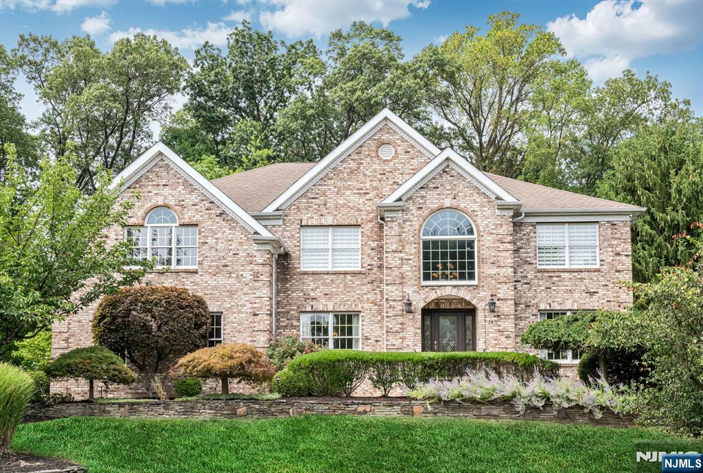 $1,375,000 Colonial