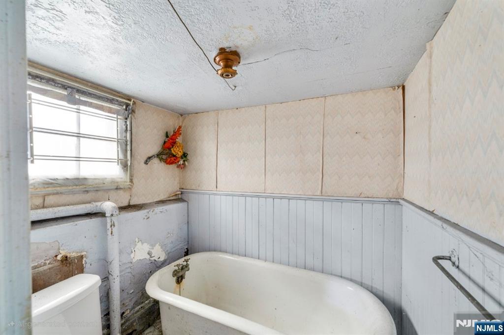 Homes for sale in Newark, NJ | 160 Goldsmith Ave, Newark, NJ 07112 | MLS# 25029612