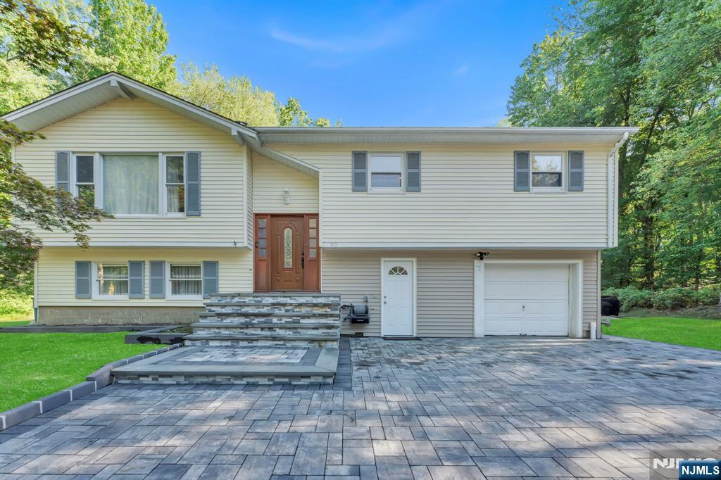 $775,000 Bi-Level
