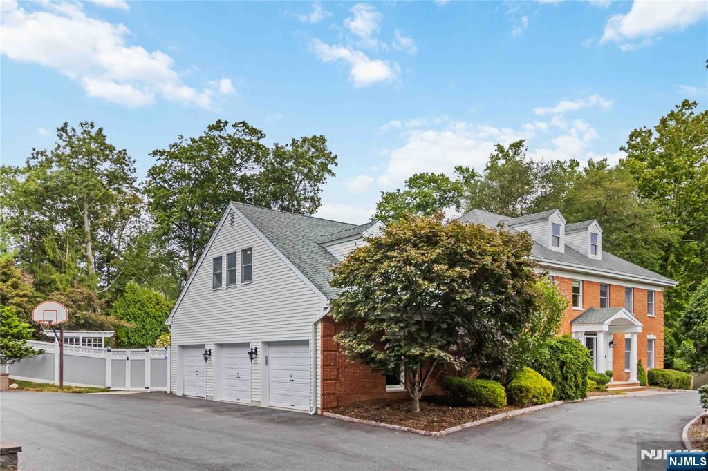 Homes for sale in Norwood, NJ | 110 Hazel Ct, Norwood, NJ 07648 | MLS# 25029664