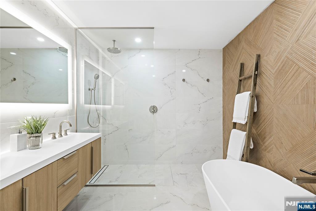 Homes for sale in North Bergen, NJ | 8701 Churchill Rd #703, North Bergen, NJ 07047 | MLS# 25029706