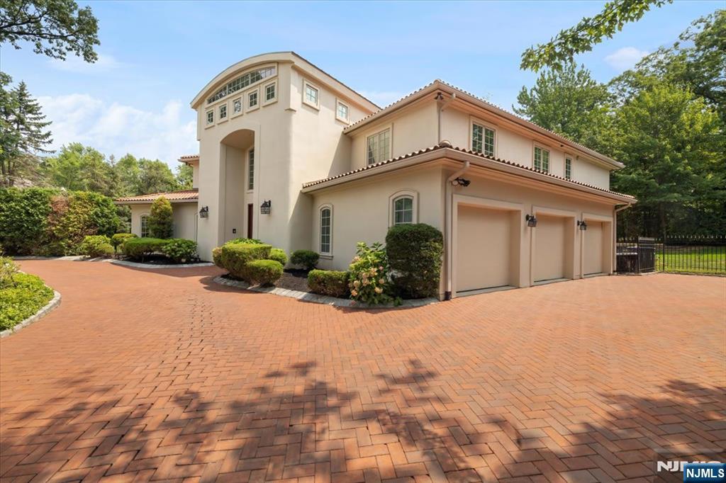 Homes for sale in Englewood Cliffs, NJ | 46 Jean Dr, Englewood Cliffs, NJ 07632 | MLS# 25029736