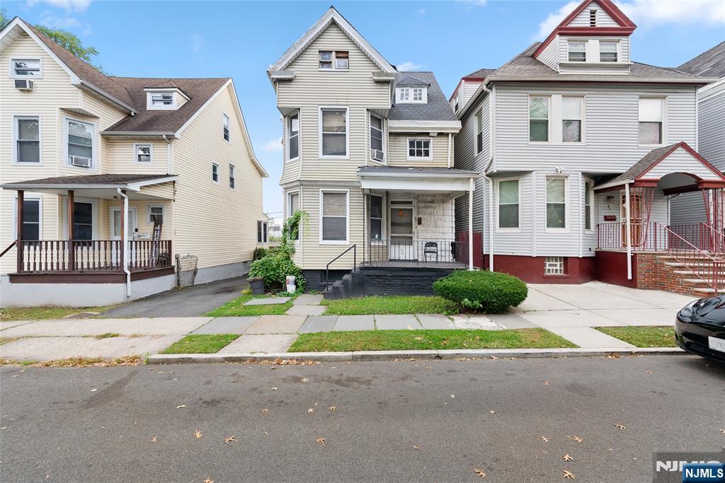 $299,999 Colonial