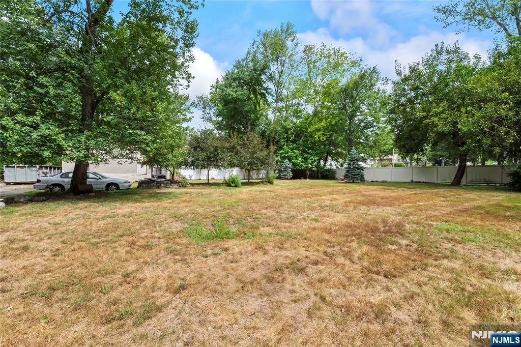 Homes for sale in Teaneck, NJ | 250 Ivy Ln, Teaneck, NJ 07666 | MLS# 25029827