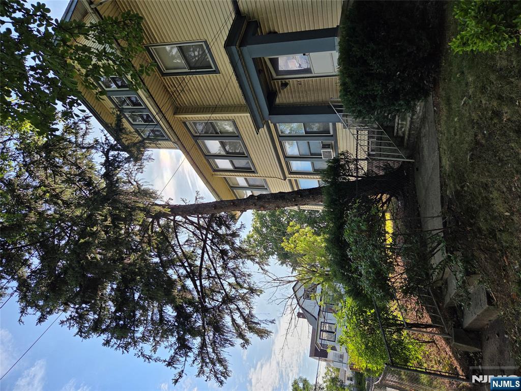 Homes for sale in Newark, NJ | 69 Parkview Ter, Newark, NJ 07112 | MLS# 25029862