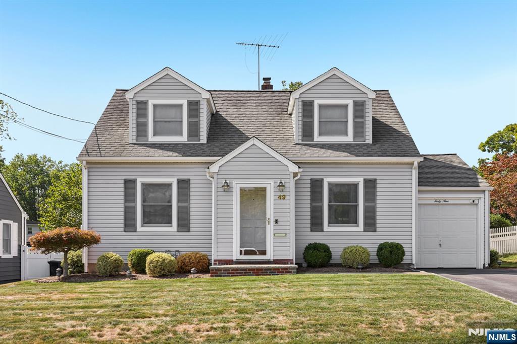 Homes for sale in Clifton, NJ | 49 Knollwood Ter, Clifton, NJ 07012 | MLS# 25029899