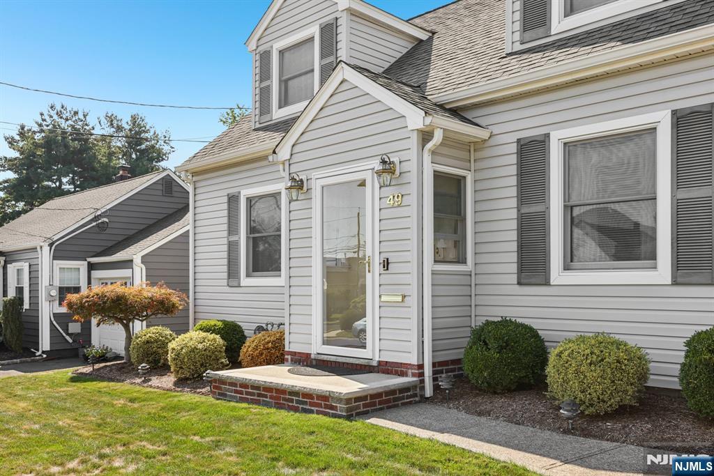 Homes for sale in Clifton, NJ | 49 Knollwood Ter, Clifton, NJ 07012 | MLS# 25029899